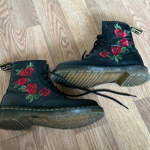 Like new Dr Martens Vonda Floral leather lace up boots US size 8, Euro size 39